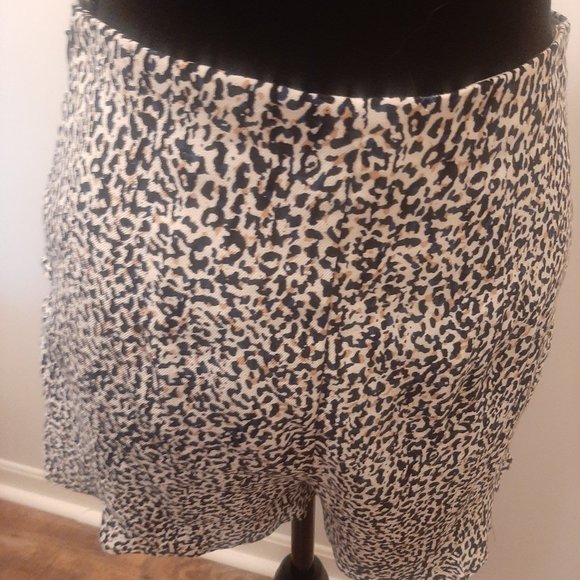 Express Skort - Picture 2 of 4